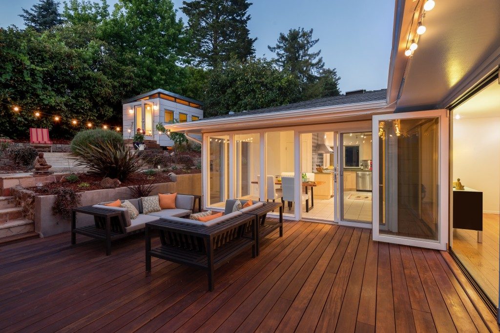 Outdoor lounge in a home's patio